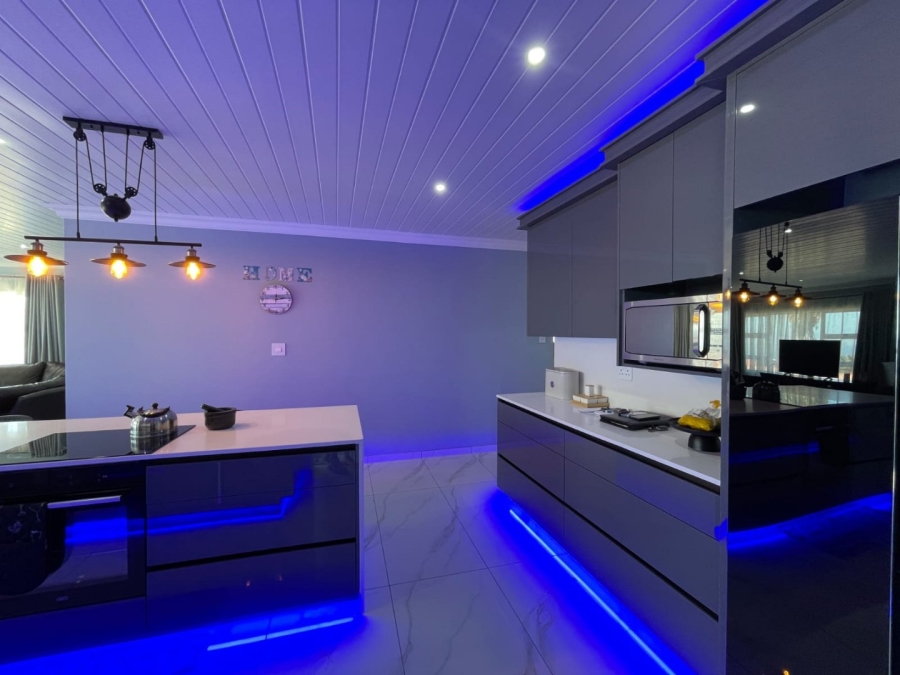 5 Bedroom Property for Sale in Dana Bay Western Cape